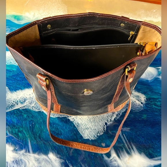 BUY or BUNDLE! Brahmin blk br trim 2 strap removable zip envelope center key fob - Picture 2 of 15